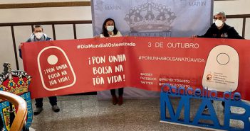 O Concello loce unha pancarta para visibilizar as ostomías e as enfermidades inflamatorias intestinais