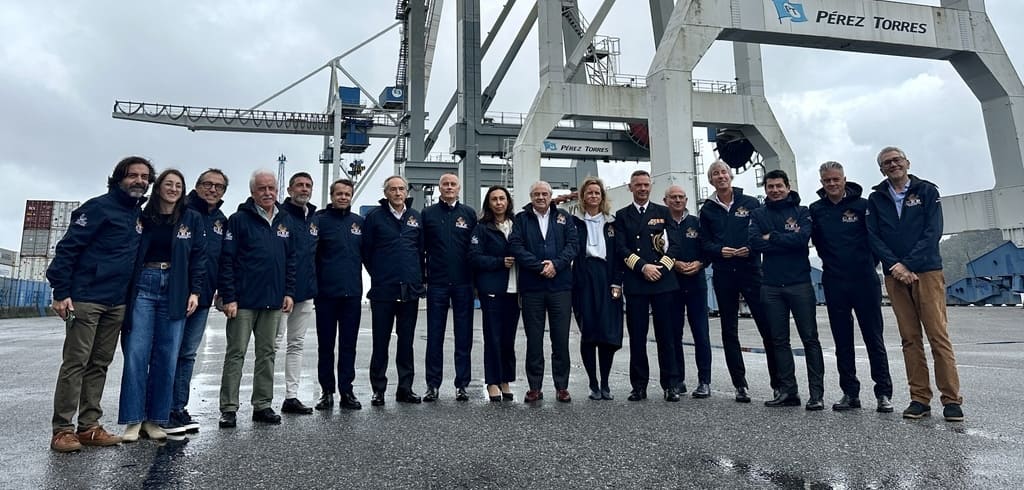 A alcaldesa, María Ramallo, visita as instalacións de Pérez Torres na terminal de contedores do Porto de Marín