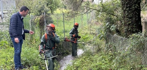 Os ríos marinenses empezan a limparse para prepararse para o inverno